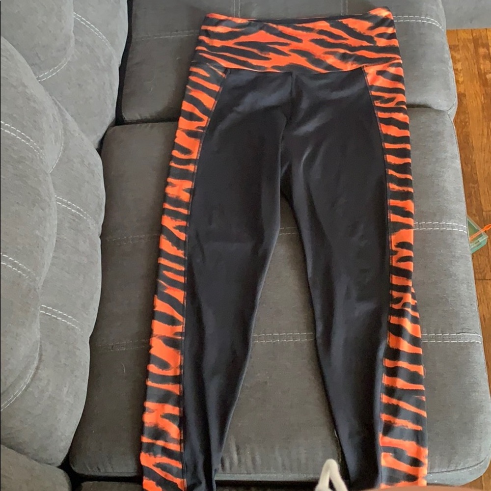 Tiger striped leggings